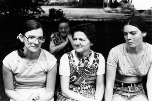 1976: Pra-Par-Babcia Apolonia Weglewska; Babcia Krysia; Pra-Babcia Irena Neumann & Hania
